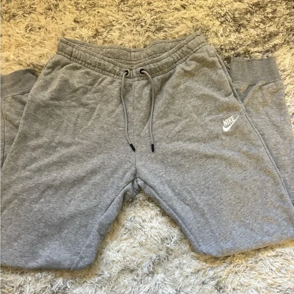 Women’s Nike Sweatpants - Picture 2 of 3